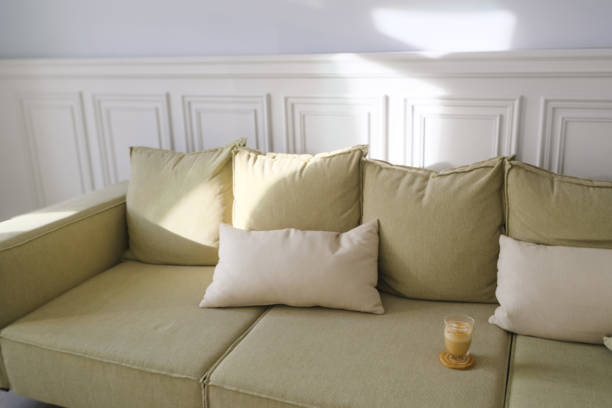 تصویر 4 از مبل راحتی کرم سبز جلوه‌ ای آرامش‌ بخش با نشیمن نرم